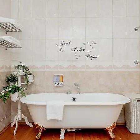 Luxury In Paernu, Walking Distance From The And Centre 别墅 派尔努