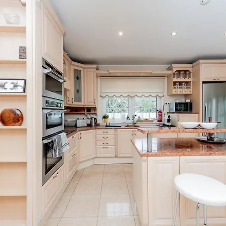 Villa Luxury In Paernu, Walking Distance From The And Centre *