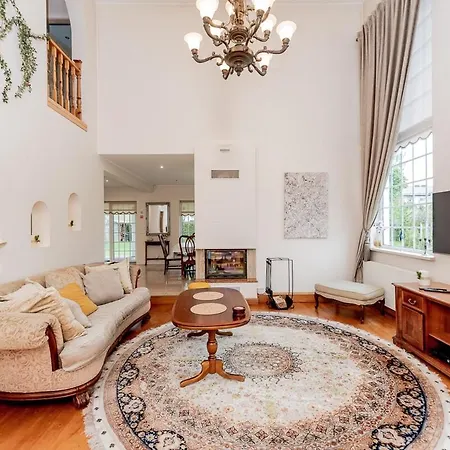 别墅 Luxury In Paernu, Walking Distance From The And Centre 派尔努