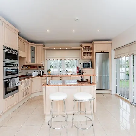 别墅 Luxury In Paernu, Walking Distance From The And Centre *
